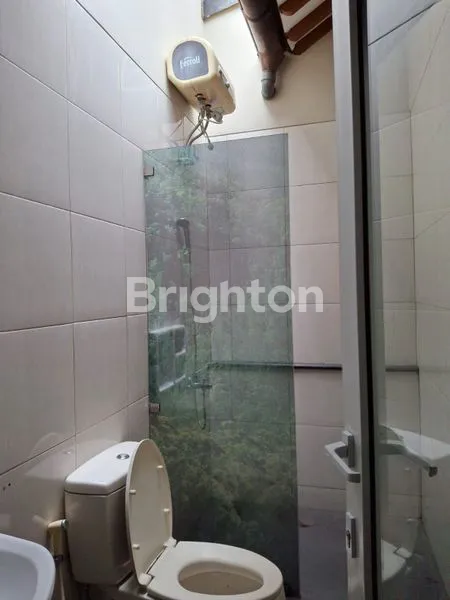 image RUMAH BAGUS BANGET, SANGAT TERAWAT DI PINGGIR JALAN BESAR DI GRIYA LOKA (5)