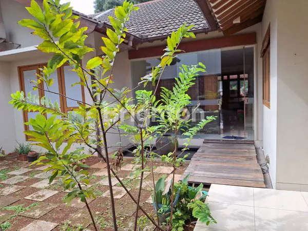 image RUMAH BAGUS BANGET, SANGAT TERAWAT DI PINGGIR JALAN BESAR DI GRIYA LOKA (6)