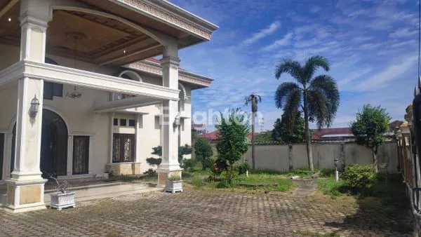 image RUMAH MEWAH SIAP HUNI DEKAT AIRPORT PEKANBARU (1)