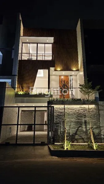 image RUMAH BANGUNAN BARU 3,5 LANTAI DI SUNTER AGUNG PERMAI JAKARTA UTARA (1)