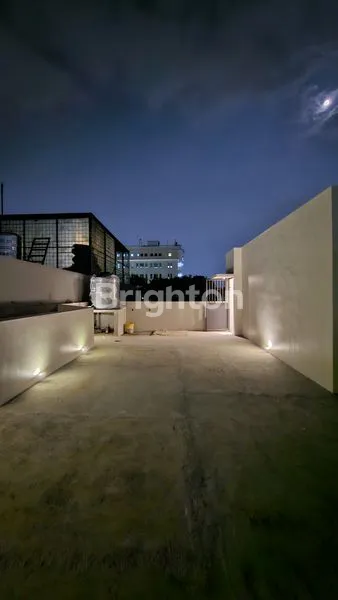 image RUMAH BANGUNAN BARU 3,5 LANTAI DI SUNTER AGUNG PERMAI JAKARTA UTARA (8)