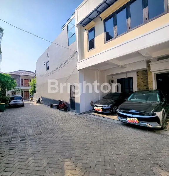 image RUMAH MEWAH FULL FURNISH DI JAGAKARSA (2)