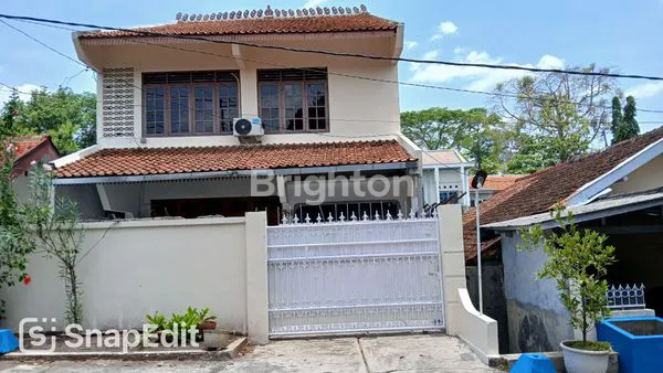 DISEWAKAN RUMAH 3 LANTAI MEWAH BERSIH AREA TENGGER