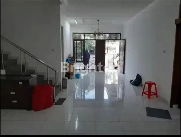 image DIJUAL CEPAT RUMAH DENGAN LOKASI STRSTEGIS DI KEBON JERUK INTERCON (2)