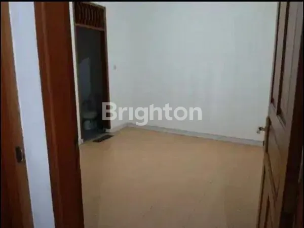 image DIJUAL CEPAT RUMAH DENGAN LOKASI STRSTEGIS DI KEBON JERUK INTERCON (3)