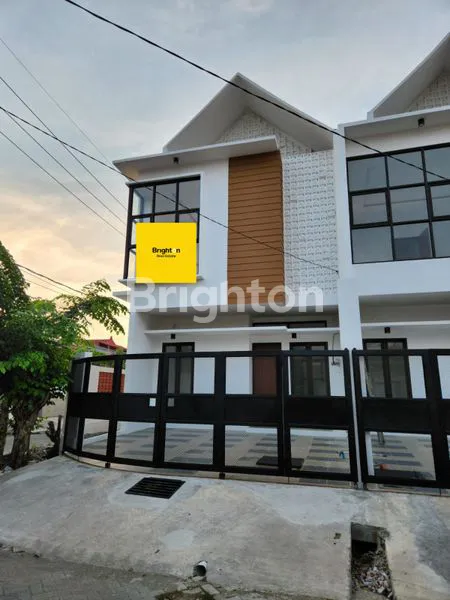 image RUMAH HOOK 2 LANTAI TANDES ASRI BANGUNAN MODERN MINIMALIS (1)