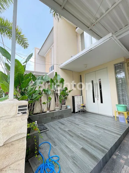 image RUMAH SECOND MEWAH STRATEGIS DEKAT ITS, PAKUWON CITY, RS UNAIR (3)