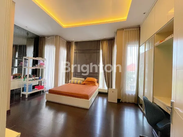 image RUMAH SECOND MEWAH STRATEGIS DEKAT ITS, PAKUWON CITY, RS UNAIR (4)