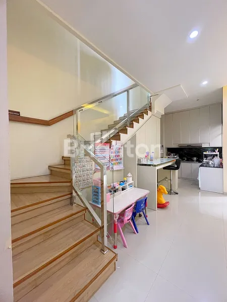 image RUMAH SECOND MEWAH STRATEGIS DEKAT ITS, PAKUWON CITY, RS UNAIR (5)