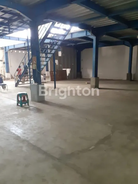 image GUDANG SIAP PAKAI MURAH AKSES WINGBOX DEKAT PERAK KALIMAS HILIR ADA DEK BESI 2 LANTAI (2)