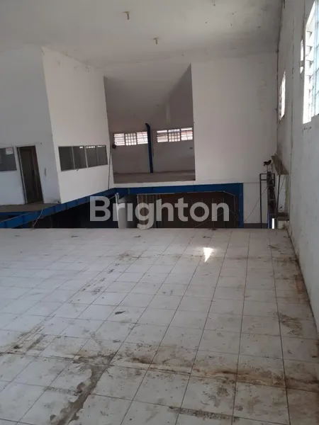 image GUDANG SIAP PAKAI MURAH AKSES WINGBOX DEKAT PERAK KALIMAS HILIR ADA DEK BESI 2 LANTAI (4)