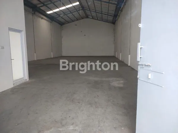 GUDANG DI KEBOMAS GRESIK