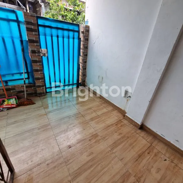 image RUMAH CANTIK 2,5 LANTAI DEKAT PUSAT KOTA DI PONDOK ASRI SEI PANAS (2)