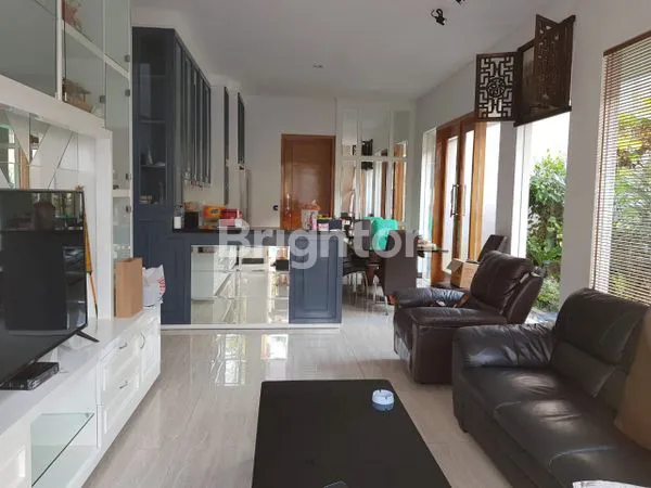 image RUMAH FULL FURNISHED ADA KOLAM RENANG NEGO DI ARAYA KOTA MALANG (3)