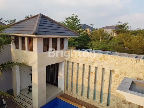 image RUMAH FULL FURNISHED ADA KOLAM RENANG NEGO DI ARAYA KOTA MALANG (8)