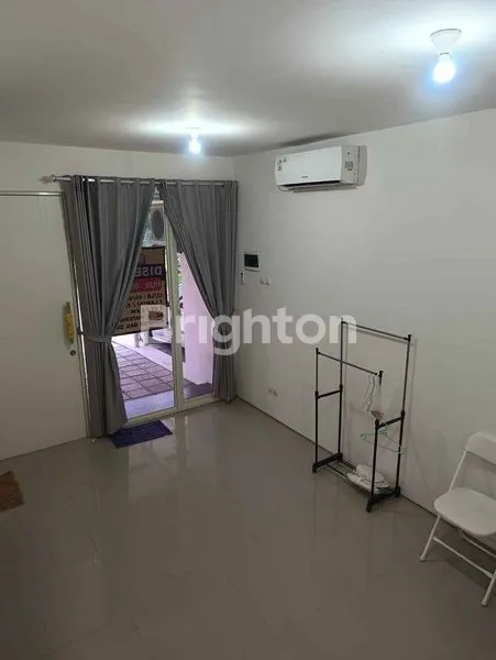 image RUMAH ROYAL RESIDENCE OAKWOOD 2 LANTAI SIAP HUNI  (2)