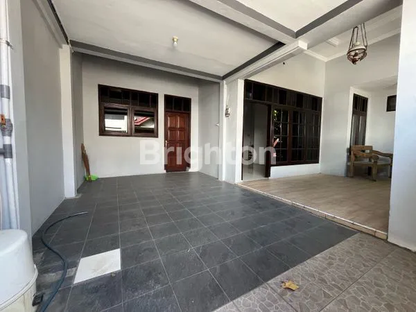 image RUMAH 2 LANTAI FURNISHED SIAP HUNI FAJAR INDAH SOLO (2)