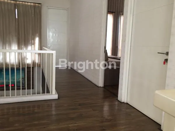 image RUMAH SEMI FURNISH DENGAN KOLAM RENANG (3)