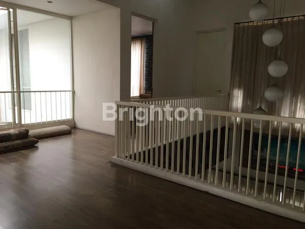 image RUMAH SEMI FURNISH DENGAN KOLAM RENANG (5)