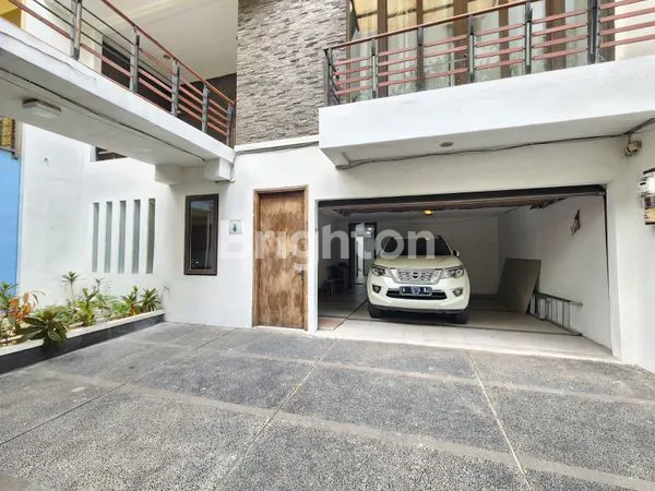 image RUMAH 3 LANTAI DENGAN LIFT DAN 1 BASEMENT ( SPRINGHILL GOLF RESIDENCES ) (1)