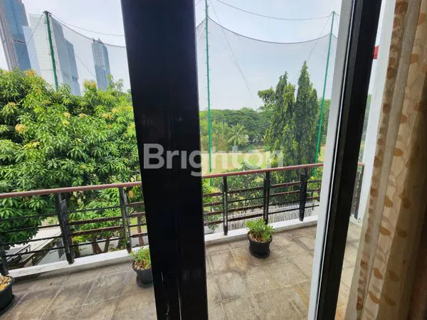 image RUMAH 3 LANTAI DENGAN LIFT DAN 1 BASEMENT ( SPRINGHILL GOLF RESIDENCES ) (5)