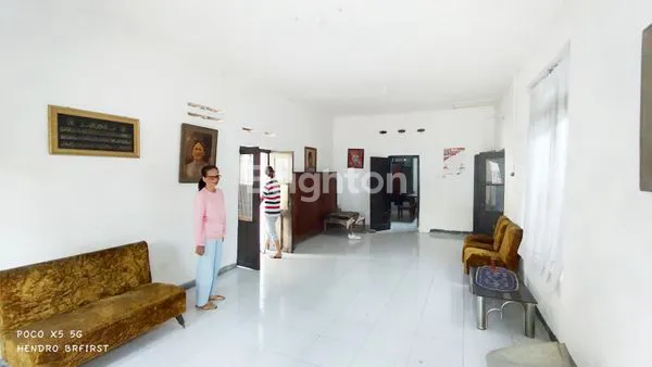 image RUMAH LAMA DI JALAN  ARTERI KOTA KEDIRI, LEBAR 20 METERAN COY SANGAT JARANG ADA (6)