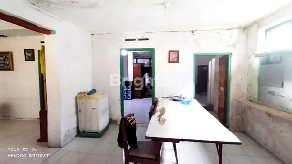 image RUMAH LAMA DI JALAN  ARTERI KOTA KEDIRI, LEBAR 20 METERAN COY SANGAT JARANG ADA (3)