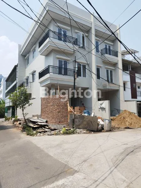 image RUMAH 3 LANTAI  MUARA KARANG (1)