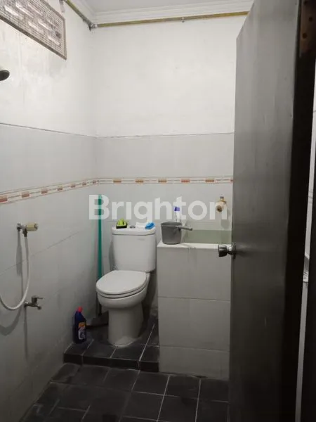 image RUMAH APIK TERAWAT DEKAT PASAR PUCANG ANOM, KALIBOKOR, NGAGEL JAYA, KERTAJAYA (4)