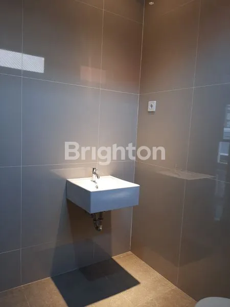 image RUMAH BARU 3,5 LANTAI JELAMBAR (5)