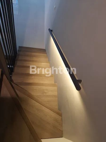 image RUMAH BARU 3,5 LANTAI JELAMBAR (4)