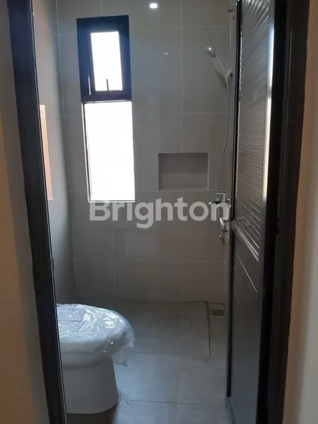 image RUMAH BARU 3,5 LANTAI JELAMBAR (7)