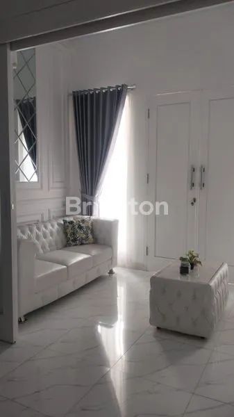 image RUMAH MODERN DAN MEWAH, SIAP HUNI. SANGAT COCOK SEBAGAI RUMAH TINGGAL DAN RUANG USAHA (3)