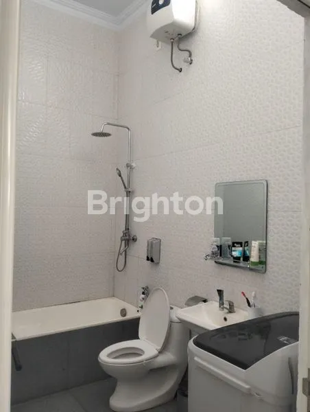 image RUMAH MODERN DAN MEWAH, SIAP HUNI. SANGAT COCOK SEBAGAI RUMAH TINGGAL DAN RUANG USAHA (8)