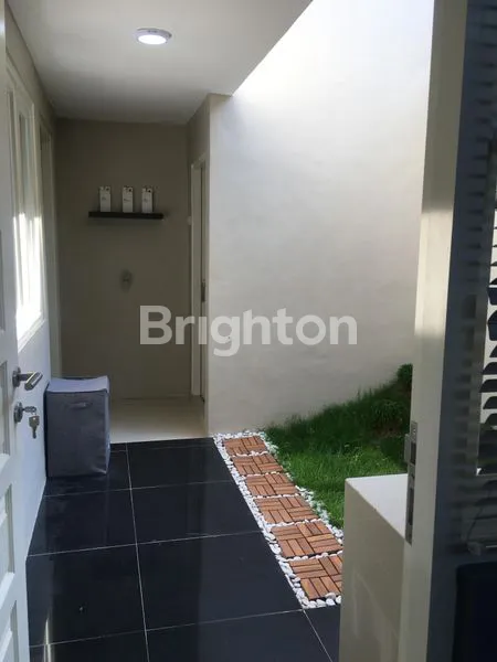 image RUMAH SANGAT MEWAH HADIR DI SURABAYA TIMUR (8)