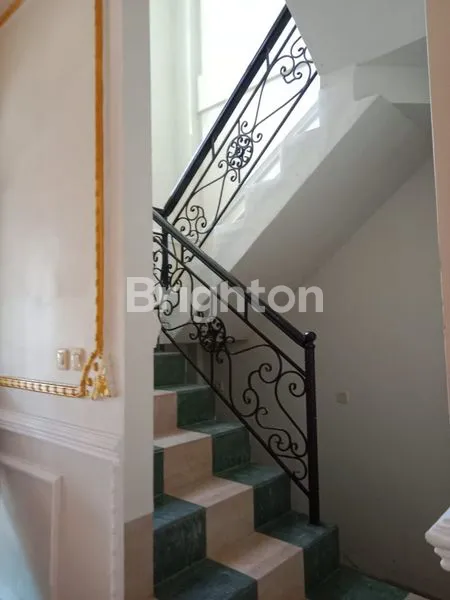 image RUMAH MEWAH  NAN NYAMAN (4)