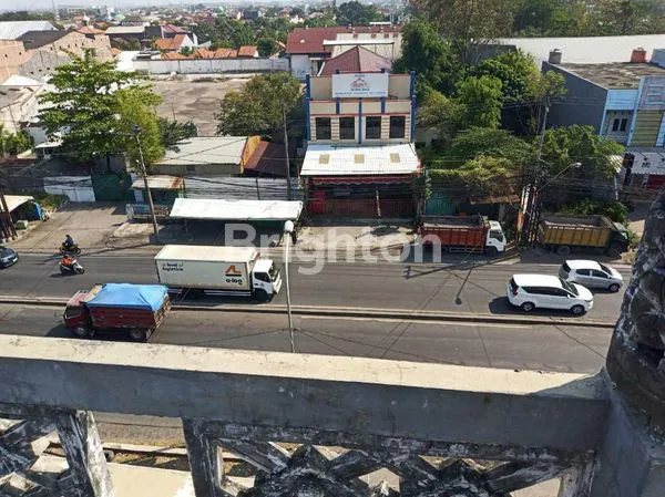 image MAJAPAHIT DIJUAL RUKO 3 LT + ROOFTOP SIAP PAKAI STRATEGIS PINGGIR JALAN RAYA PROVINSI SEMARANG TIMUR (1)