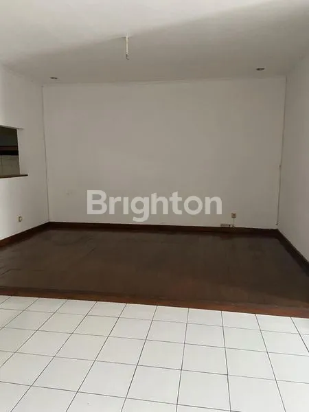 image RUMAH STRATEGIS DENGAN LINGKUNGAN YANG ASRI , DEKAT STASIUN MRT DI LEBAK BULUS JAKARTA SELATAN (5)