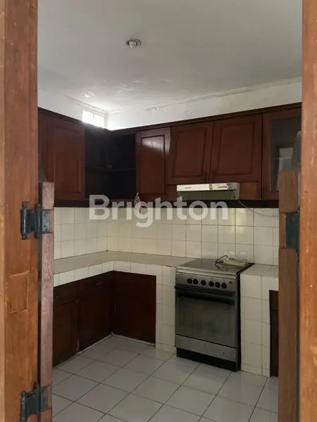 image RUMAH STRATEGIS DENGAN LINGKUNGAN YANG ASRI , DEKAT STASIUN MRT DI LEBAK BULUS JAKARTA SELATAN (7)