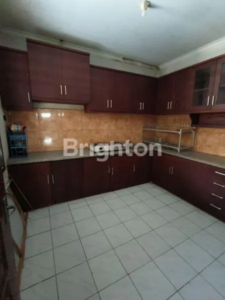 image RUMAH LUAS COCOK UNTUK SEKOLAH KANTOR GUDANG DAN LAINNYA PARKIRAN LUAS (5)