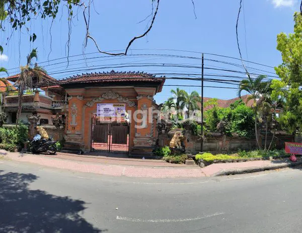 image RUMAH LUAS COCOK UNTUK SEKOLAH KANTOR GUDANG DAN LAINNYA PARKIRAN LUAS (1)