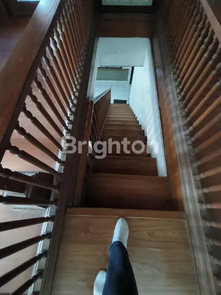 image RUMAH LUAS COCOK UNTUK SEKOLAH KANTOR GUDANG DAN LAINNYA PARKIRAN LUAS (8)