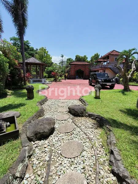 image RUMAH LUAS COCOK UNTUK SEKOLAH KANTOR GUDANG DAN LAINNYA PARKIRAN LUAS (6)