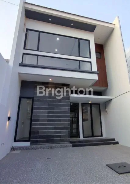 image DIJUAL RUMAH TENGAH KOTA 2 LT (1)