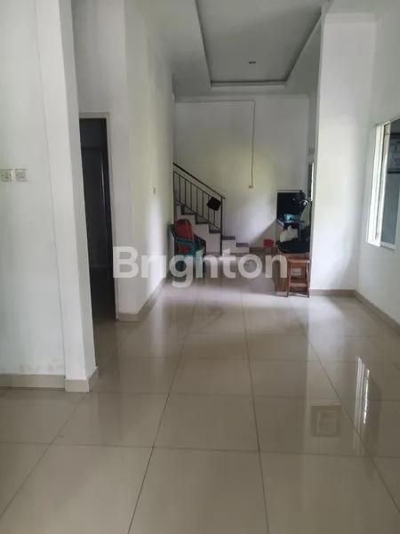 image RUMAH 2 LANTAI SIAP HUNI DI KOTA WISATA CIBUBUR (3)