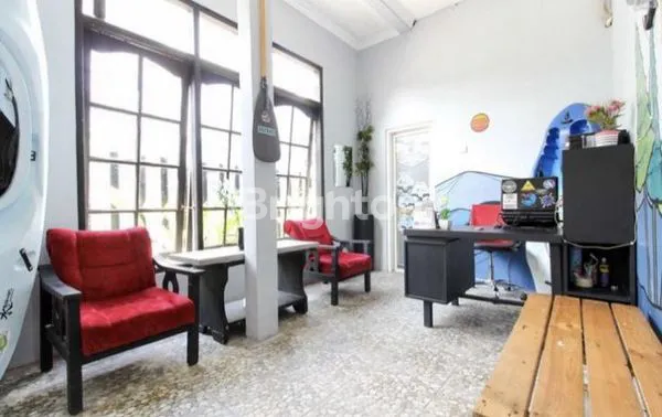 image PENGINPAN DAN TOKO DI JAKAL YOGYAKARTA (3)