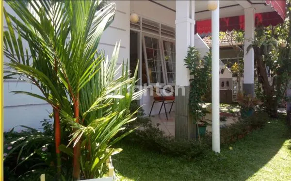 DIJUAL RUMAH ASRI DAN ESTETIK SALATIGA KOTA