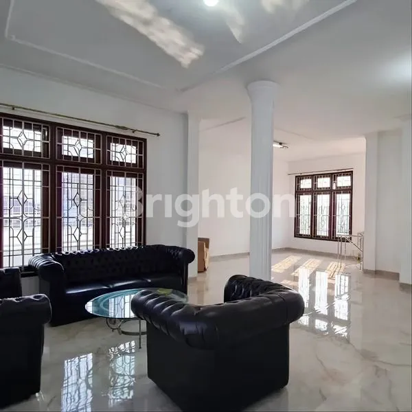 image RUMAH MEWAH JALAN SEI BINGEI MEDAN (8)