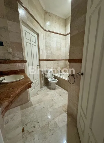 image *RUMAH AMERICAN STYLE PAKUWON CITY* (4)