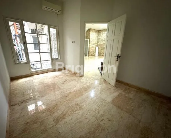 image *RUMAH AMERICAN STYLE PAKUWON CITY* (6)